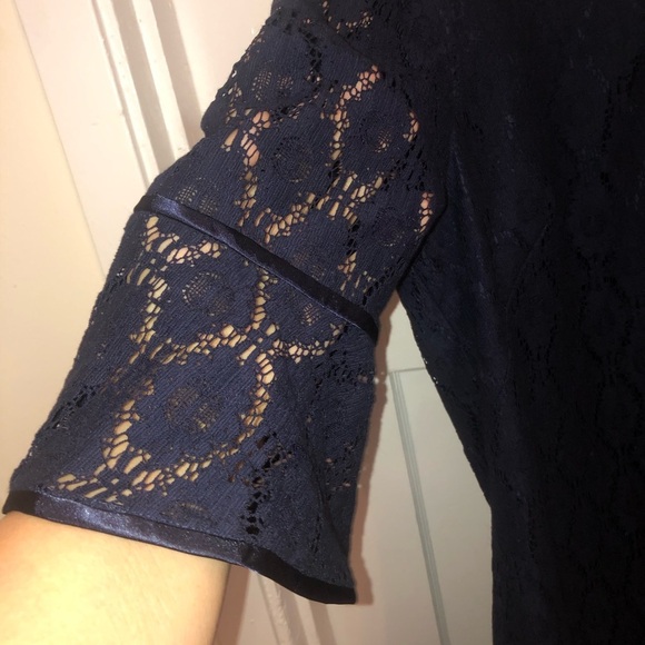 Elegant dark blue Lace Dress by Adrienne Papell . Classic dress with bell sleeve - Picture 2 of 7